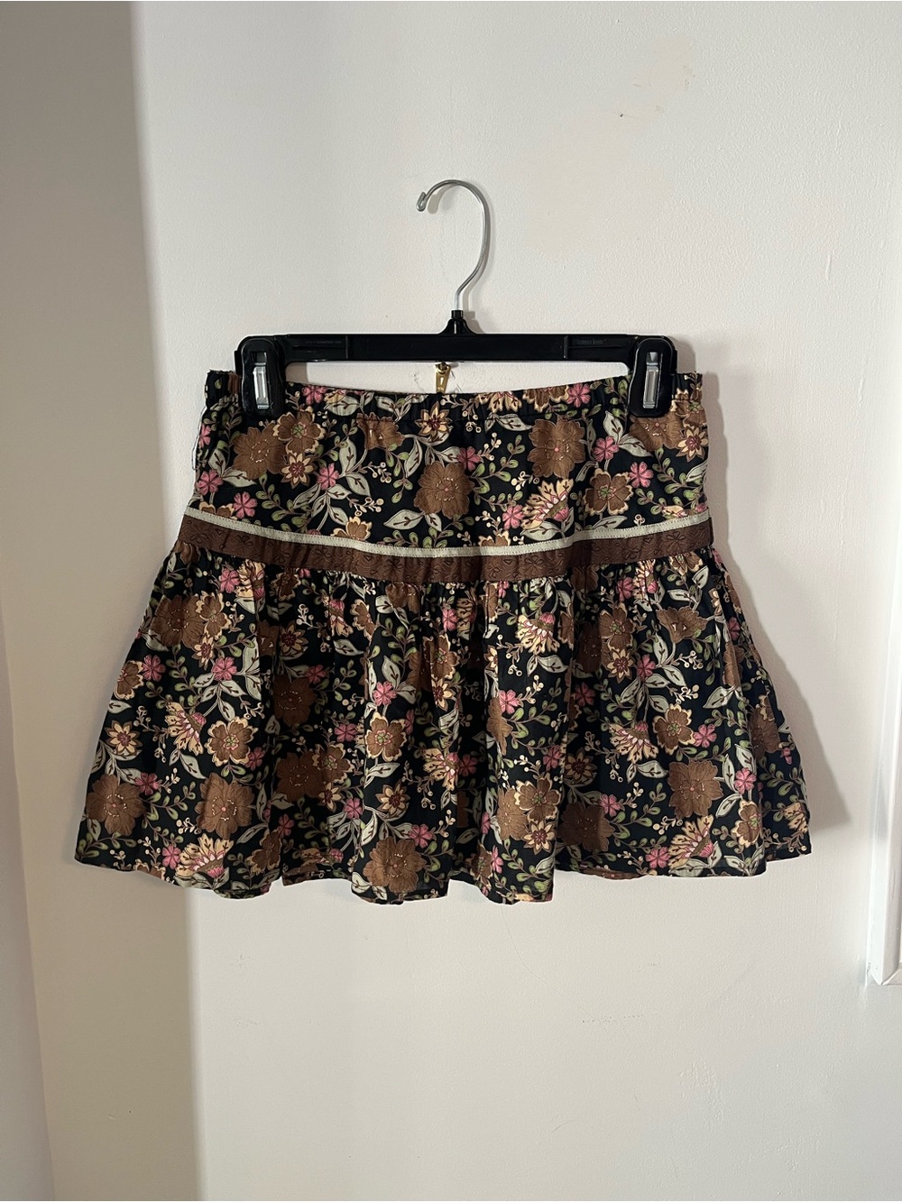 Women’s Y2K Cherokee Brown Floral Mini Skirt with Brown Trim - Size M 28”W